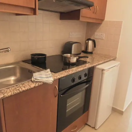 Appartamento Studio, E104 With Double Bed, Kitchen & Shower Room, Sunny Balcony