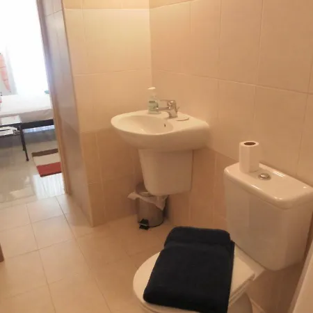 Studio, E104 With Double Bed, Kitchen & Shower Room, Sunny Balcony Appartamento *